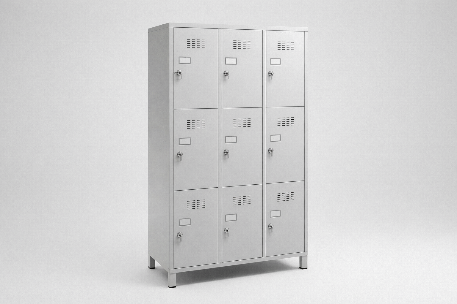 Szafa z drzwiami z plexi MSus 334 - połączenie przejrzystości wizualnej zawartości z