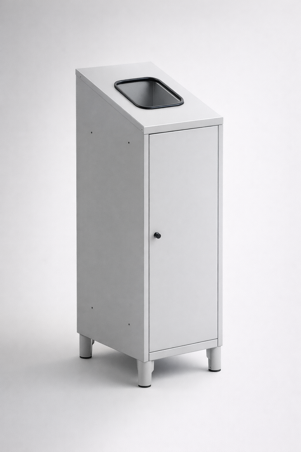 Szafa gospodarcza MPO 01r - uporządkowanie środków czystości i wyposażenia