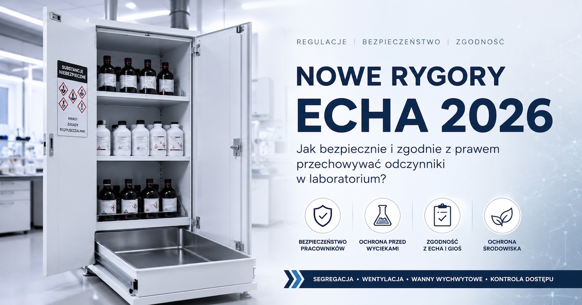 Metalowa szafa chemiczna w laboratorium z wanną wychwytową i opisanymi pojemnikami odczynników
